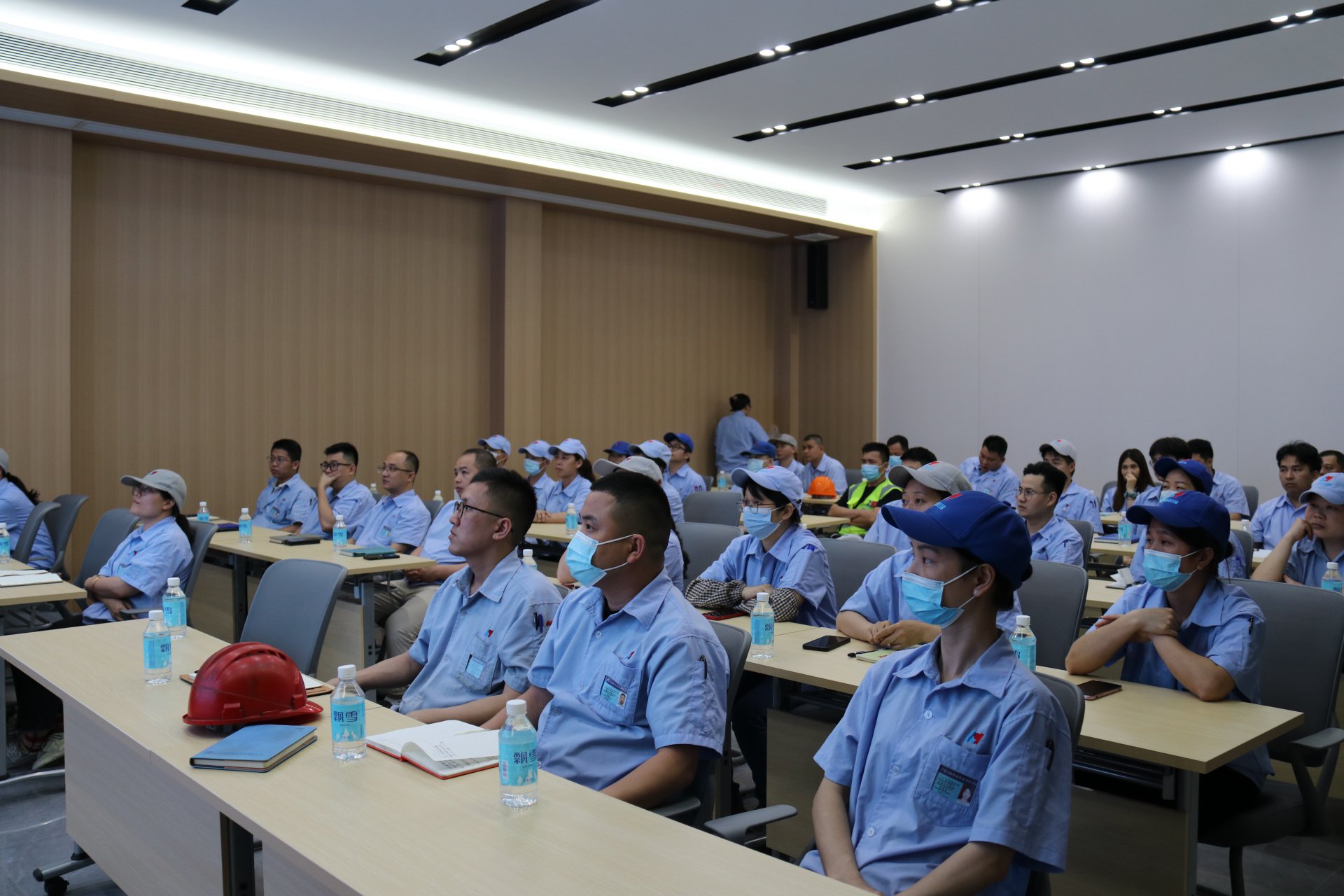 2025年開(kāi)展職業(yè)健康安全防范知識(shí)普及培訓(xùn)講座